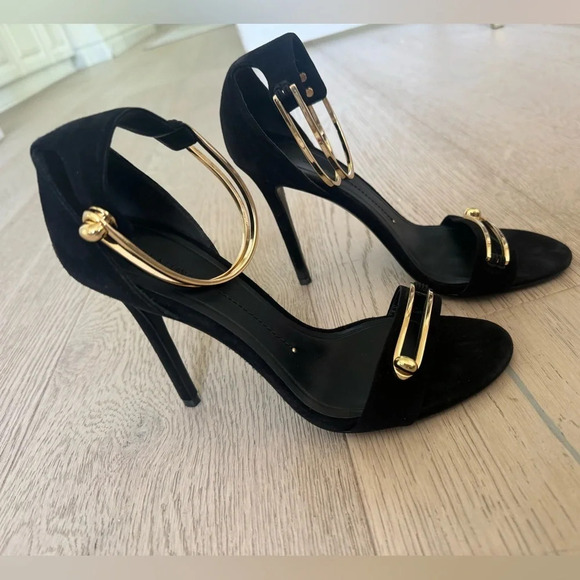 Stunning Stella Luna suede black heals with gold hardware size 7 - Picture 2 of 7